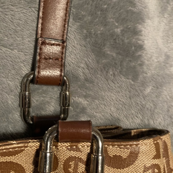 Etienne Aigner  Leather Purse Compartments Plenty - Picture 15 of 16